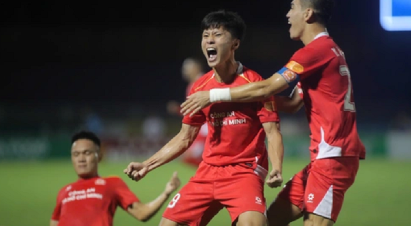 em-ho-cong-phuong-toa-sang-o-v-league-thap-hy-vong-len-u23