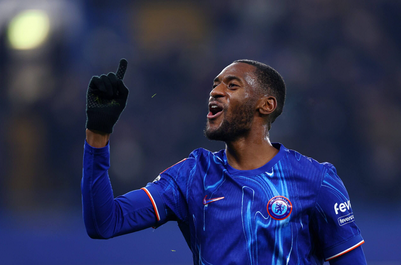 sai-lam-dang-quen-cua-adarabioyo-diem-tru-hiem-hoi-trong-dem-thang-hoa-cua-chel